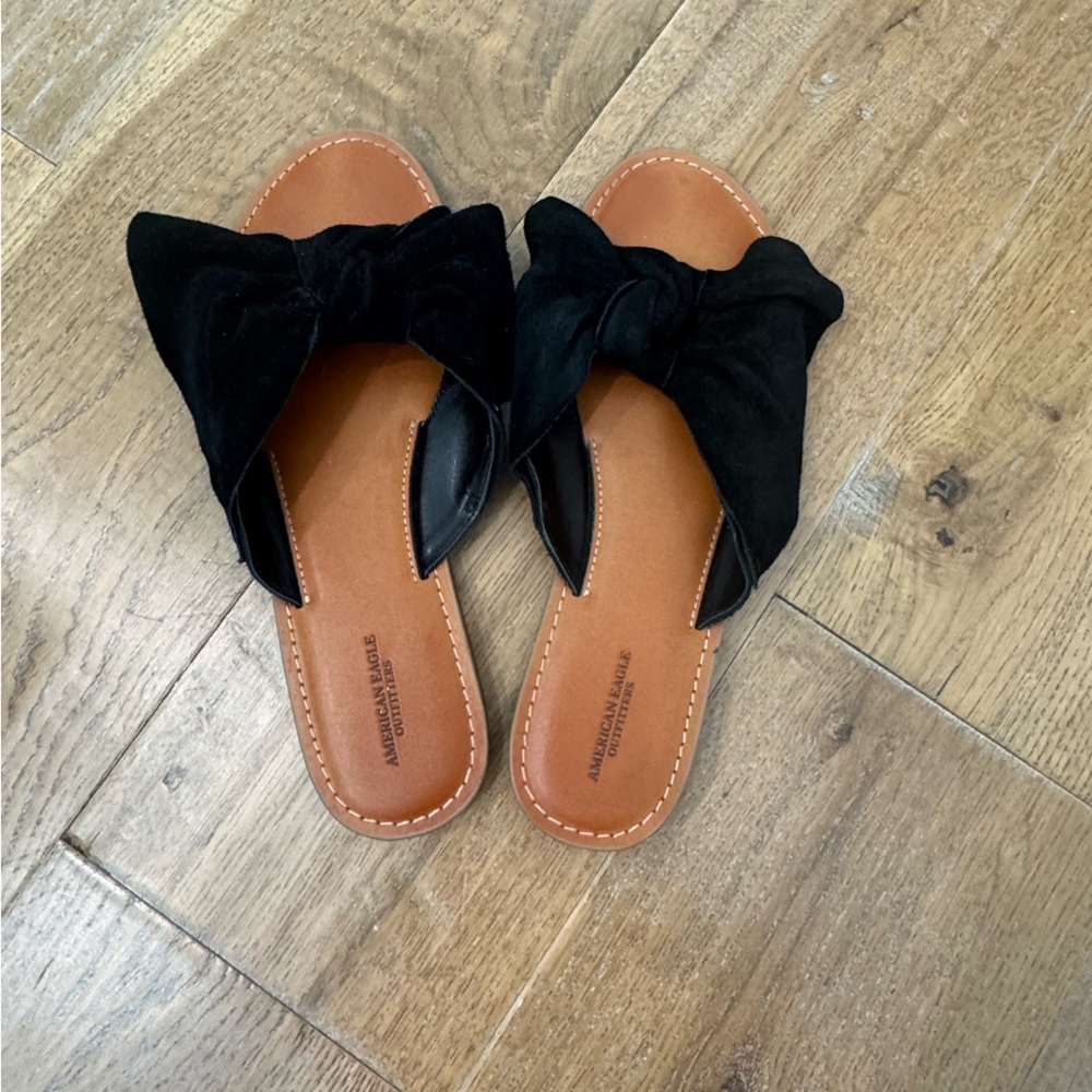 American Eagle black suede bow sandals